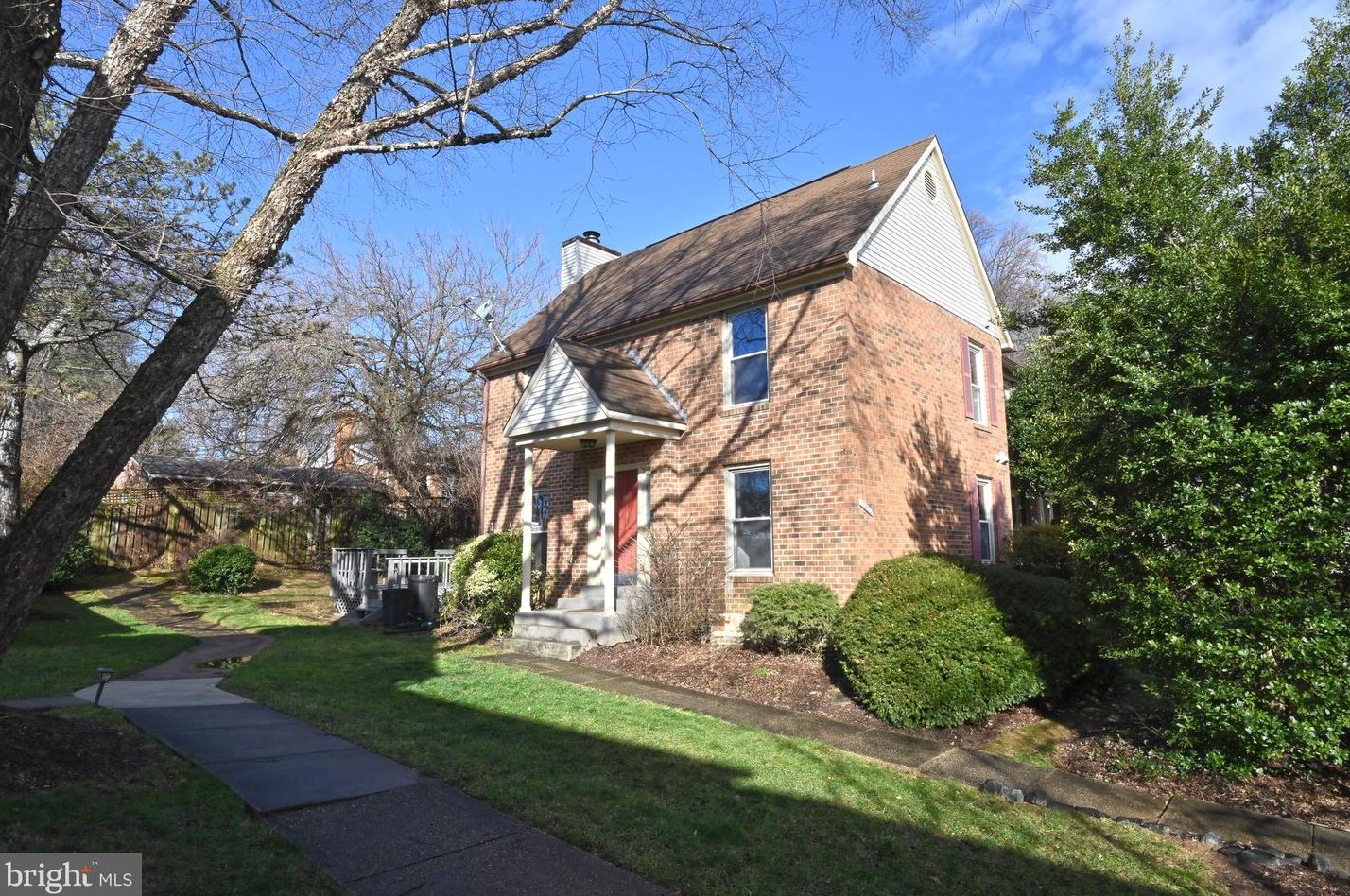 10622 Railroad Ct, Fairfax, VA 22030-3929