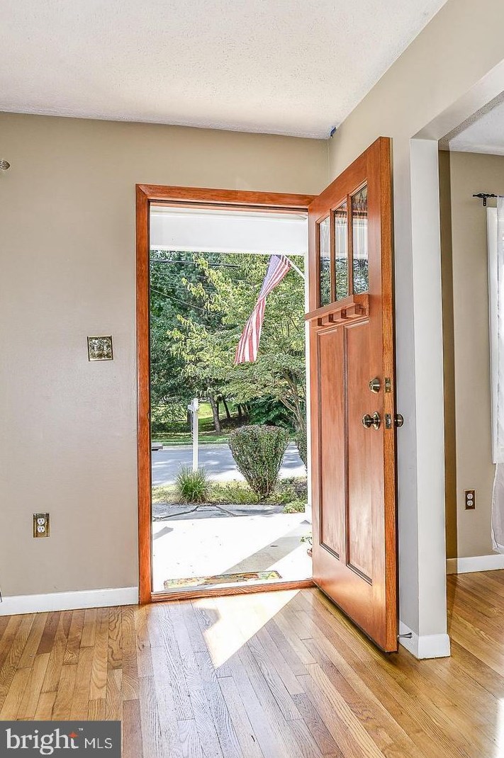 10714 Warwick Ave, Fairfax, VA 22030
