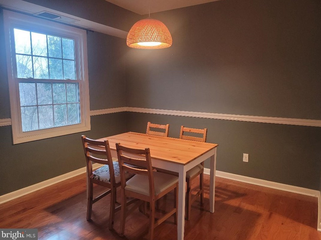 3846 Lyndhurst Dr #302, Fairfax, VA 22031