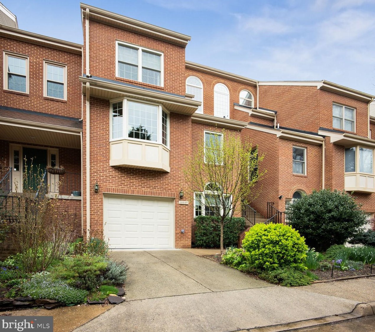 10237 Aspen Willow Dr, Fairfax, VA 22032-3625