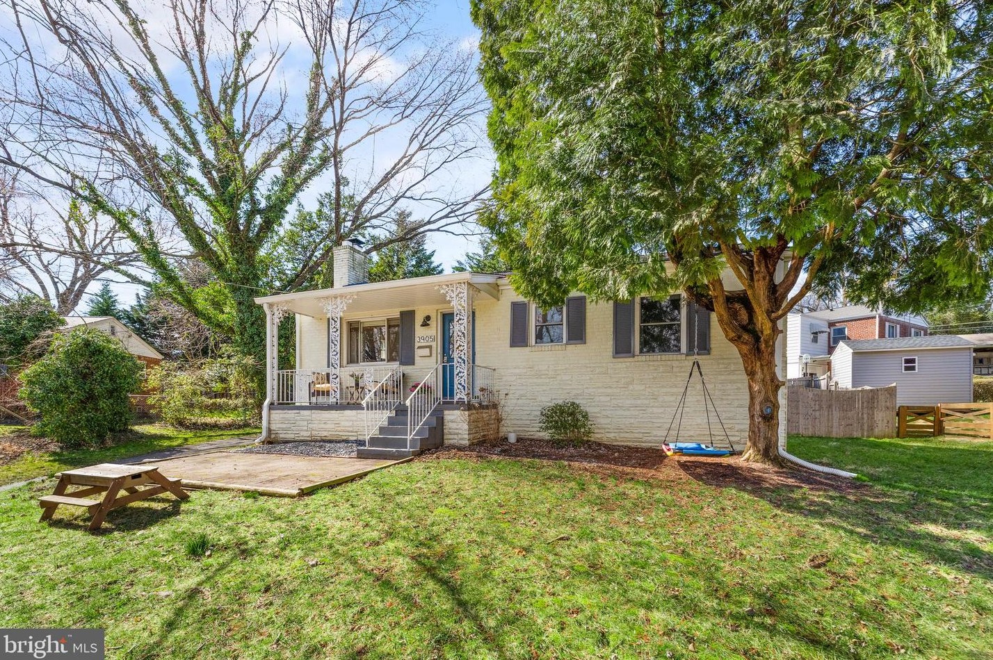 3905 Fairview Dr, Fairfax, VA 22031-3402