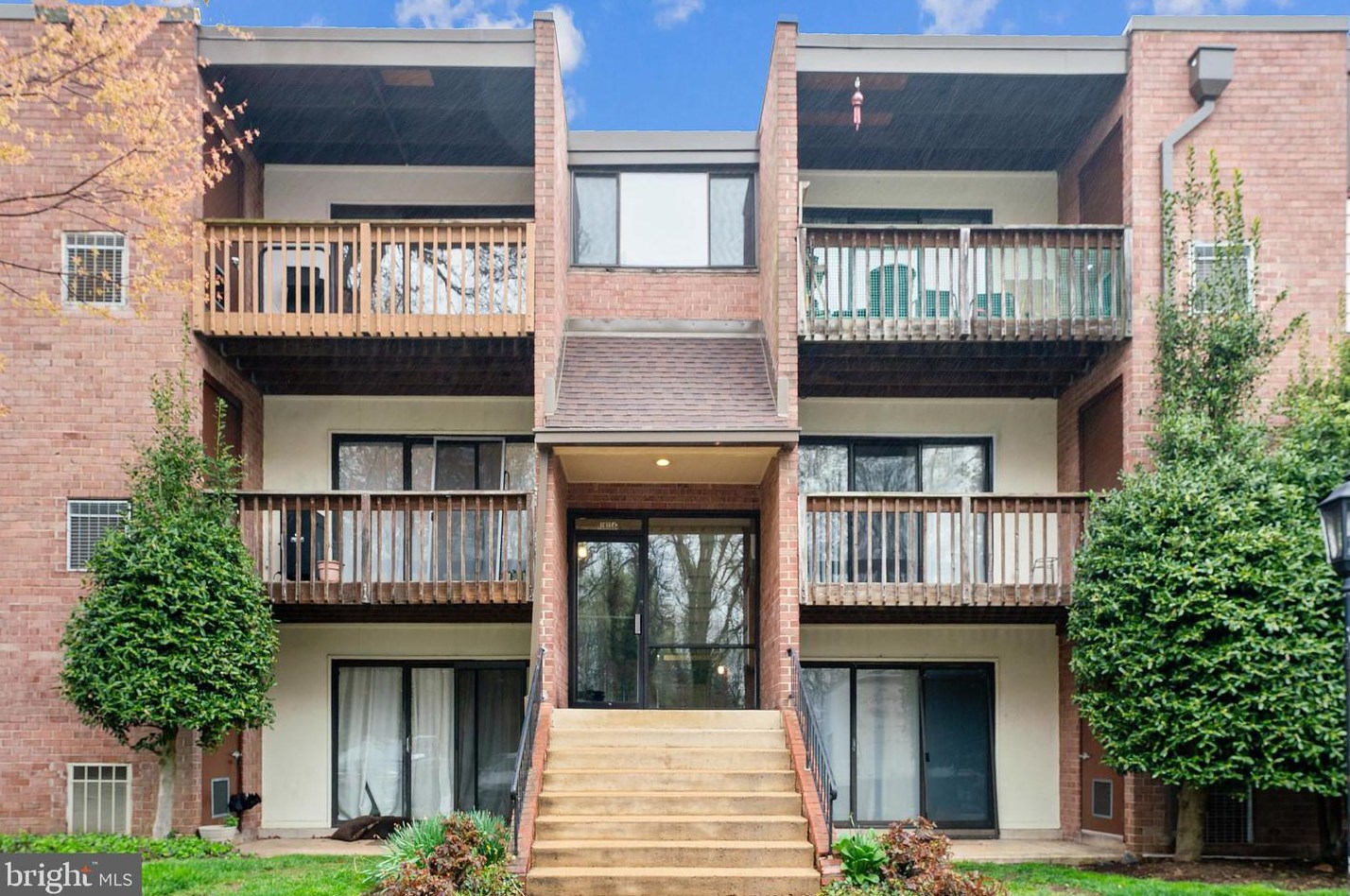 10724 West Dr #204, Fairfax, VA 22030