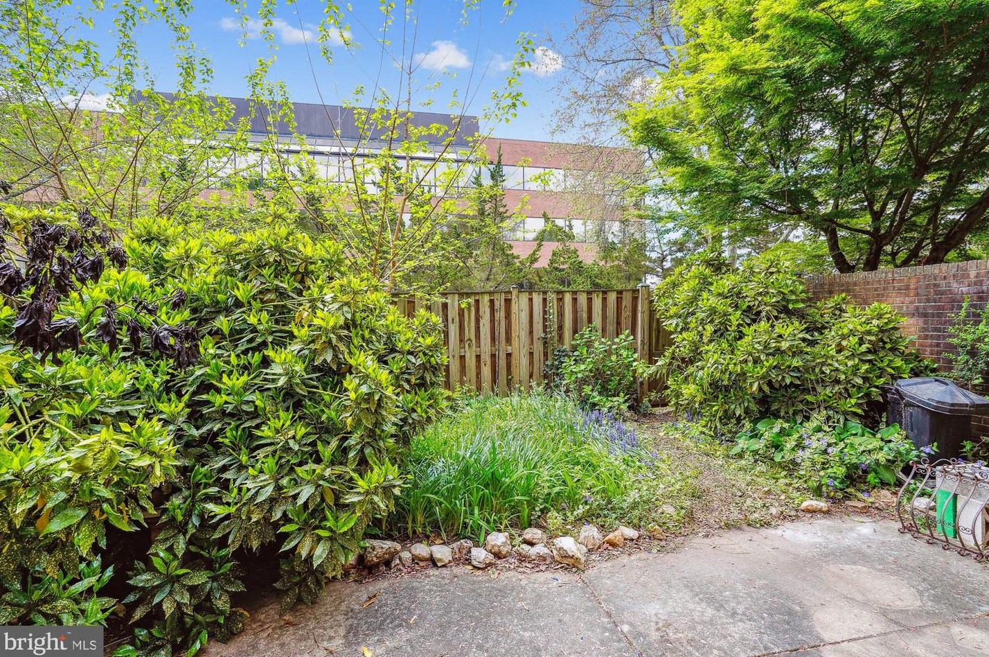 10517 Assembly Dr, Fairfax VA  22030-2701 exterior