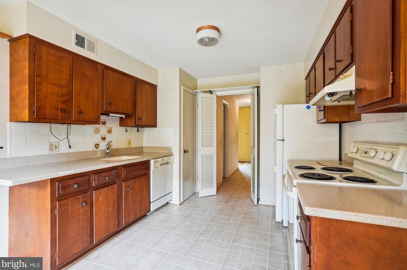 10517 Assembly Dr, Fairfax VA  22030-2701 exterior