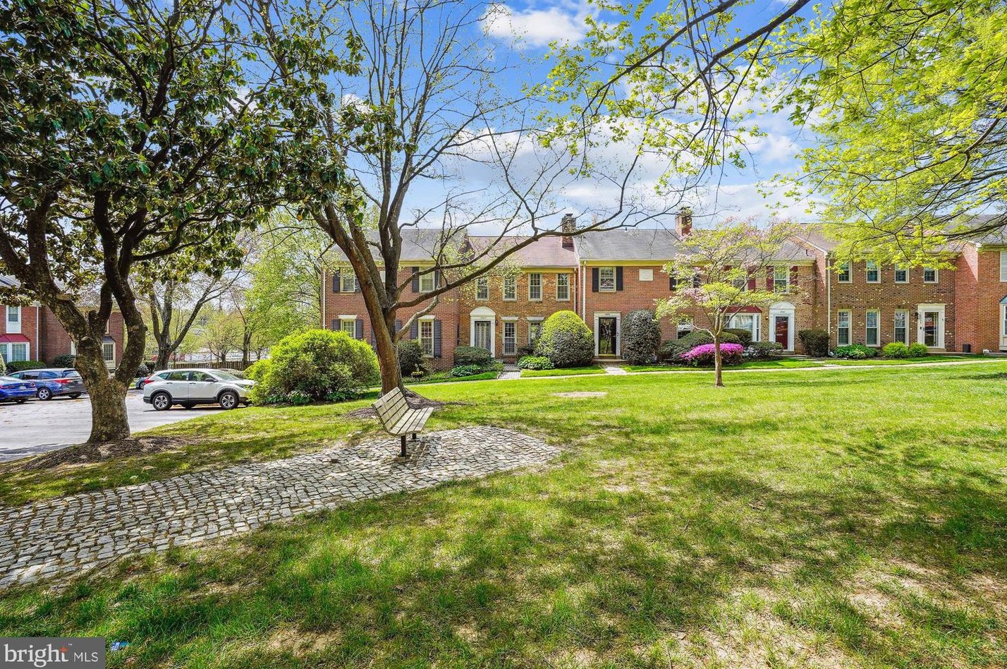 10517 Assembly Dr, Fairfax VA  22030-2701 exterior