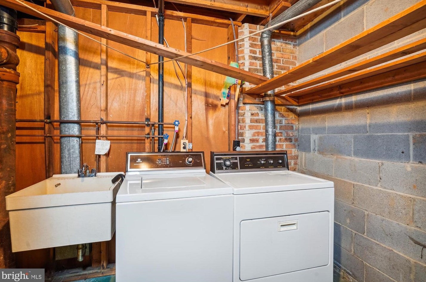 10517 Assembly Dr, Fairfax VA  22030-2701 exterior