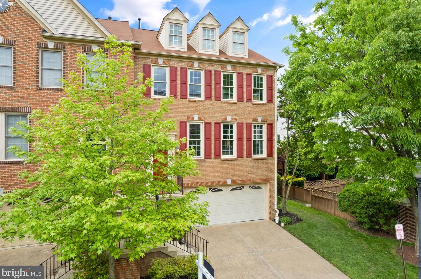 10470 Courtney Dr, Fairfax, VA 22030-8129
