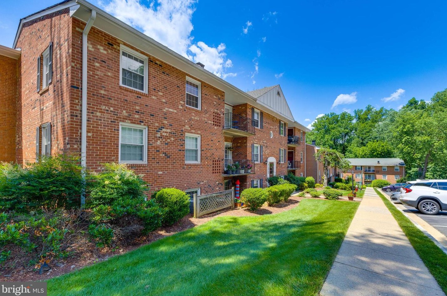 3830 Lyndhurst Dr, Fairfax, VA 22031-3726