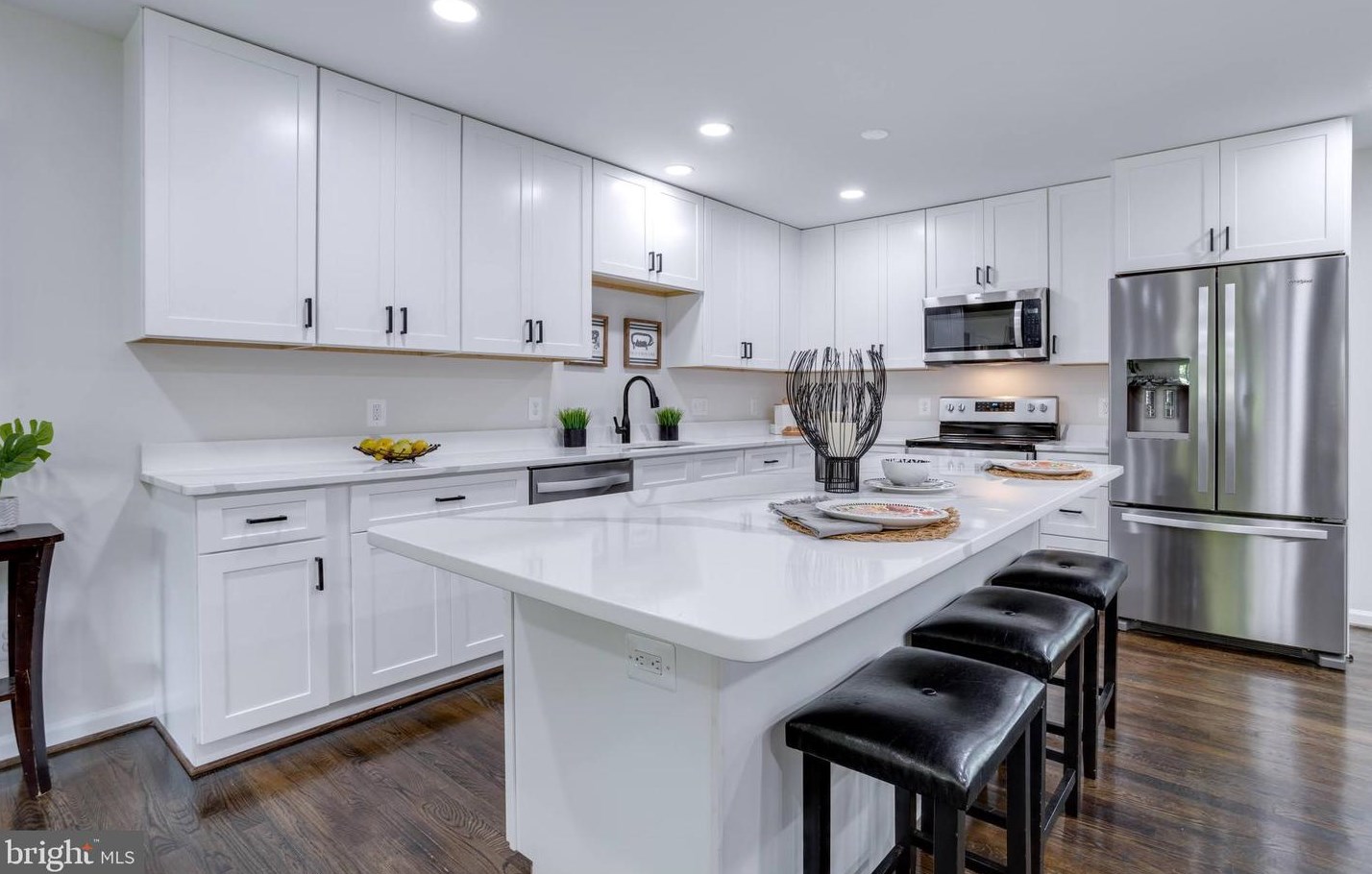 3542 Queen Anne Dr, Fairfax, VA 22030-1852