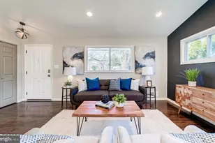 4207 Woodland Dr, Fairfax, VA 22030 - Photo 2