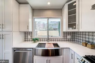 4207 Woodland Dr, Fairfax, VA 22030 - Photo 10