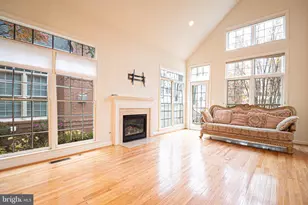 3832 Farrcroft Dr, Fairfax, VA 22030 - Photo 4