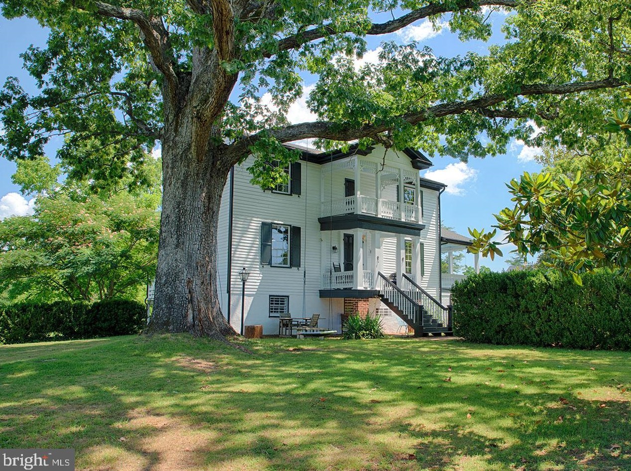 221 Palmer Country Ln, Bybee, VA 22963