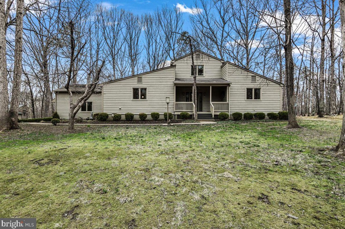 324 Mechunk Creek Dr, Troy, VA 22974