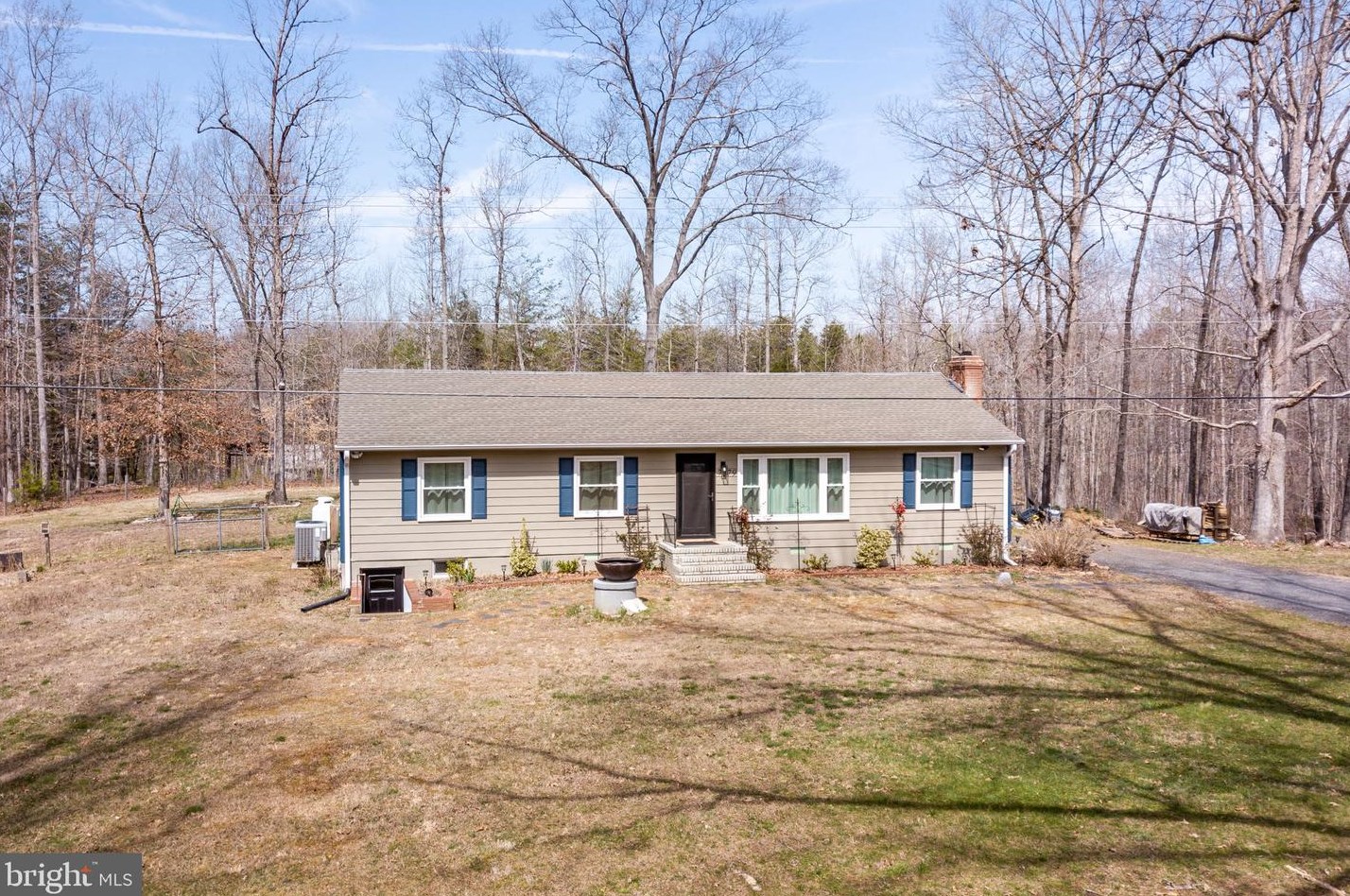 7379 Venable Rd, Kents Store, VA 23084