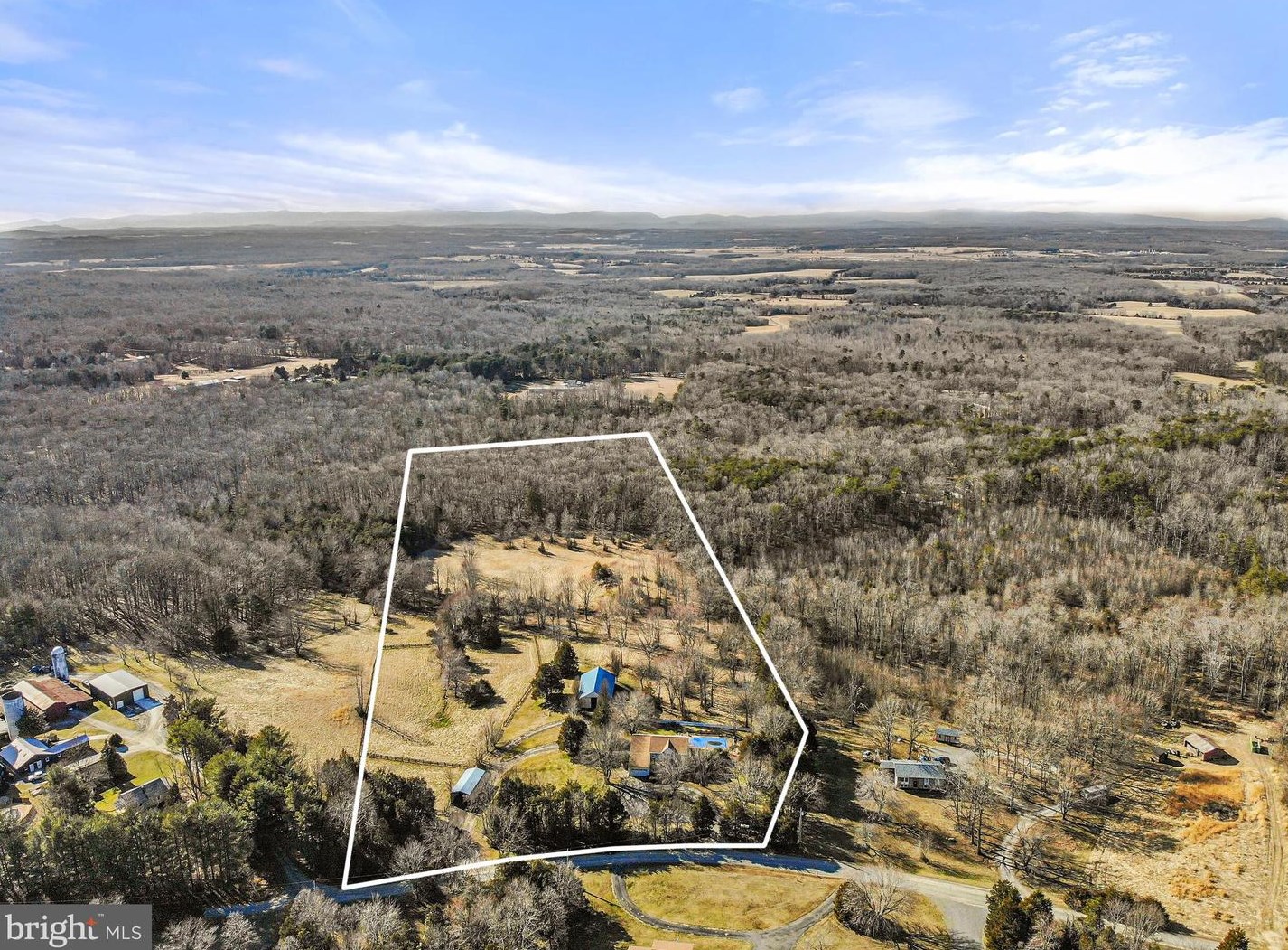 13238 Golden Dr, Sumerduck, VA 22742-1714