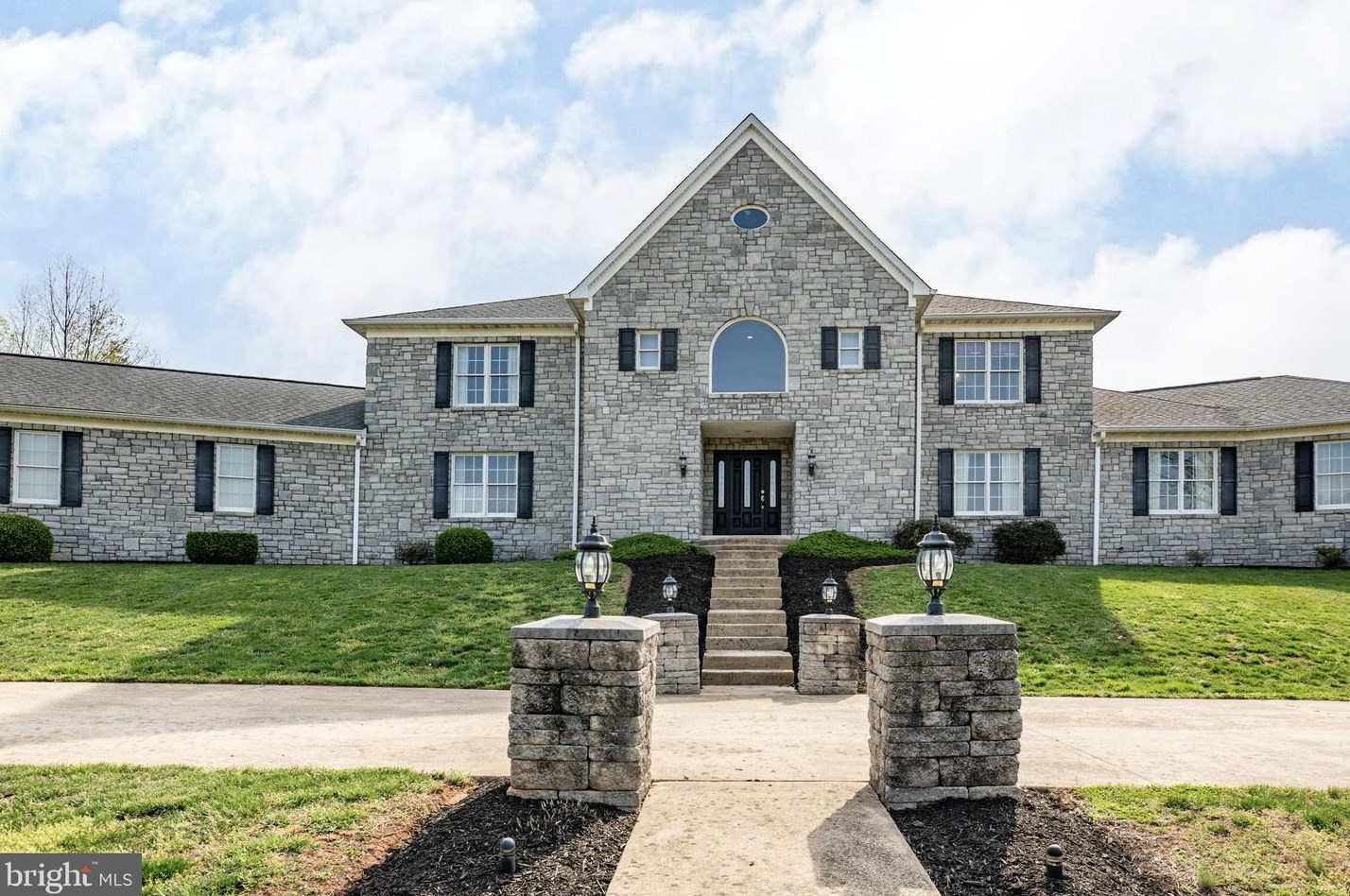 2442 Kenner Ln, Midland, VA 22728