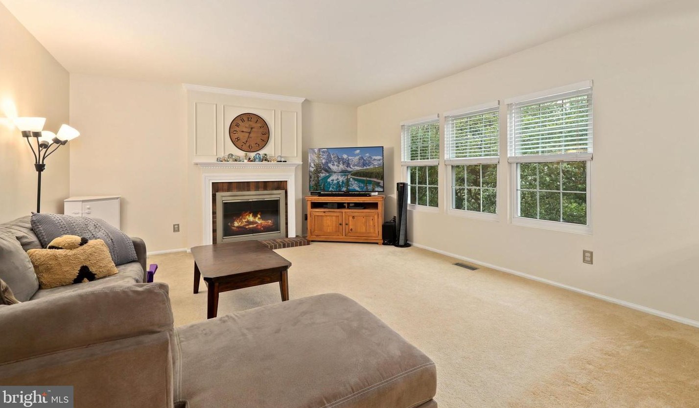 7333 Hazelwood Ct, Warrenton VA  20187-4140 exterior