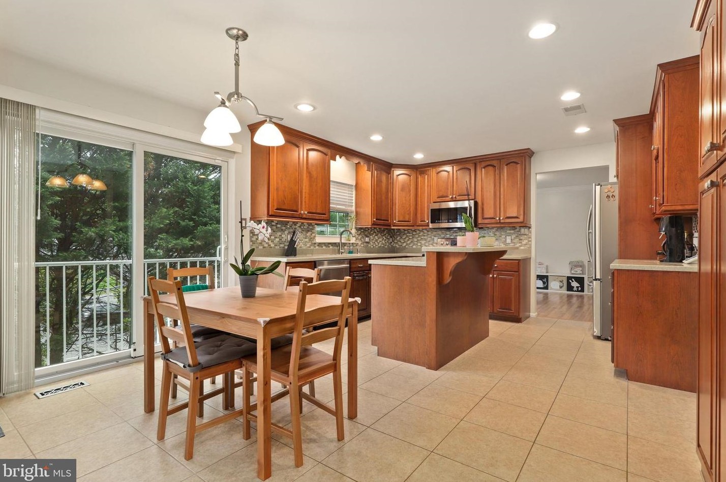 7333 Hazelwood Ct, Warrenton VA  20187-4140 exterior