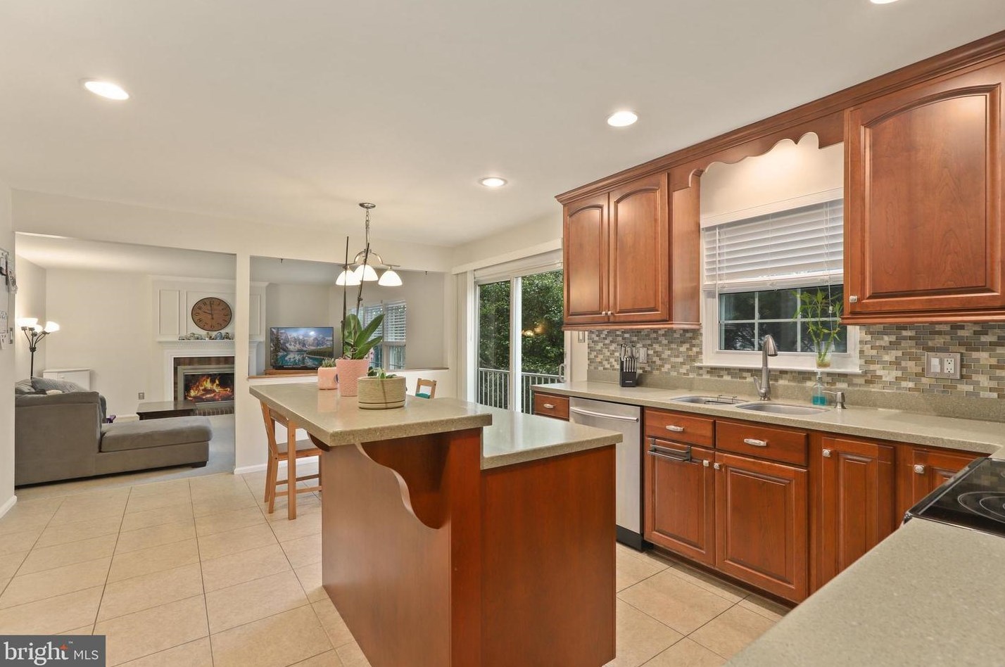 7333 Hazelwood Ct, Warrenton VA  20187-4140 exterior