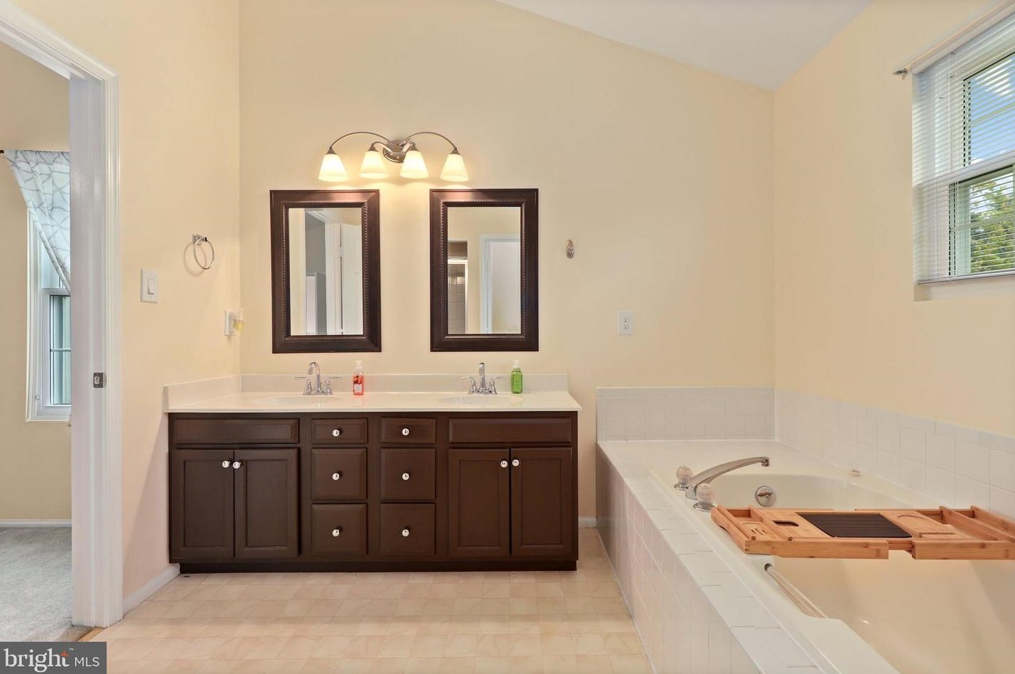 7333 Hazelwood Ct, Warrenton VA  20187-4140 exterior