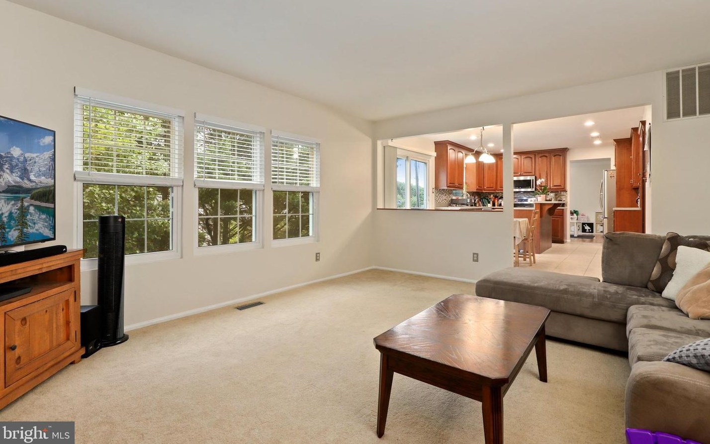 7333 Hazelwood Ct, Warrenton VA  20187-4140 exterior