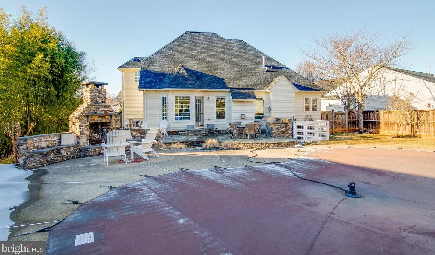 381 Horseshoe Ln, Warrenton, VA 20186-3061