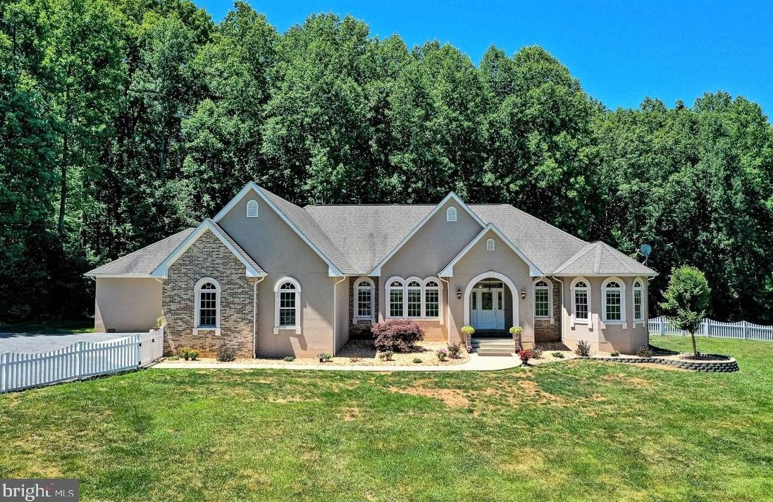 2512 Kenner Ln, Midland, VA 22728