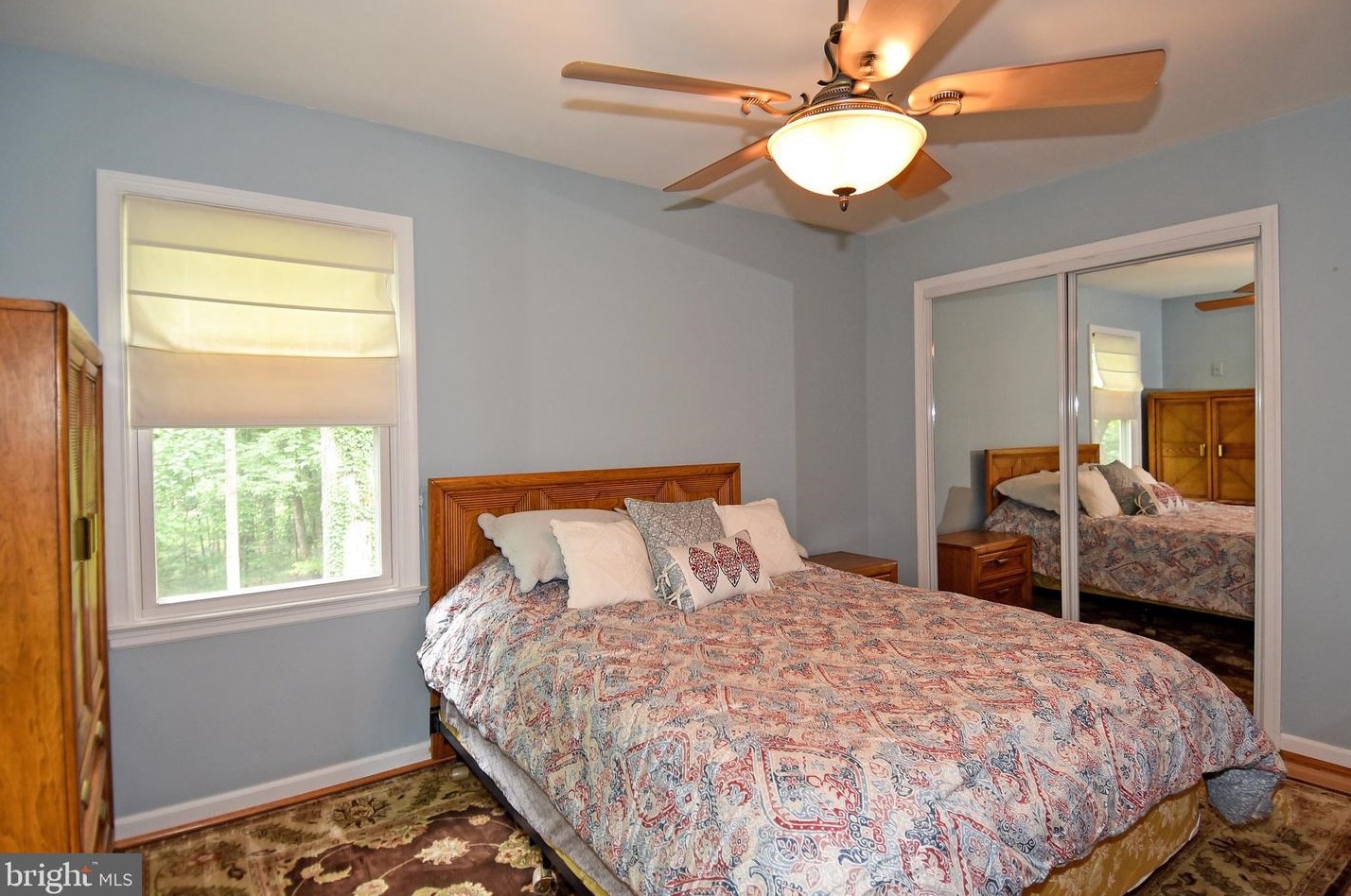 7074 Riley Rd, Warrenton VA  20187-8900 exterior