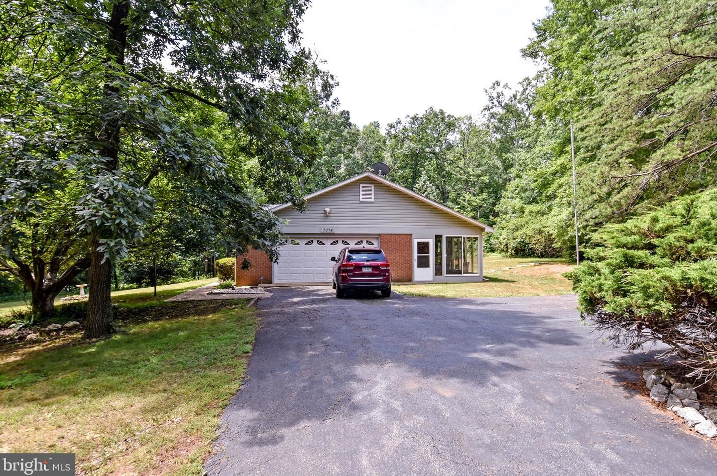 7074 Riley Rd, Warrenton VA  20187-8900 exterior