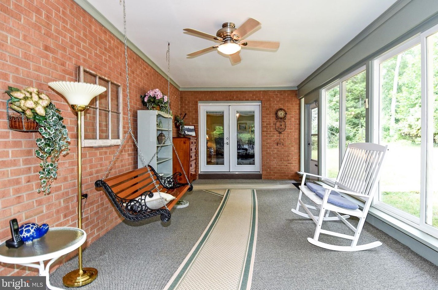 7074 Riley Rd, Warrenton VA  20187-8900 exterior