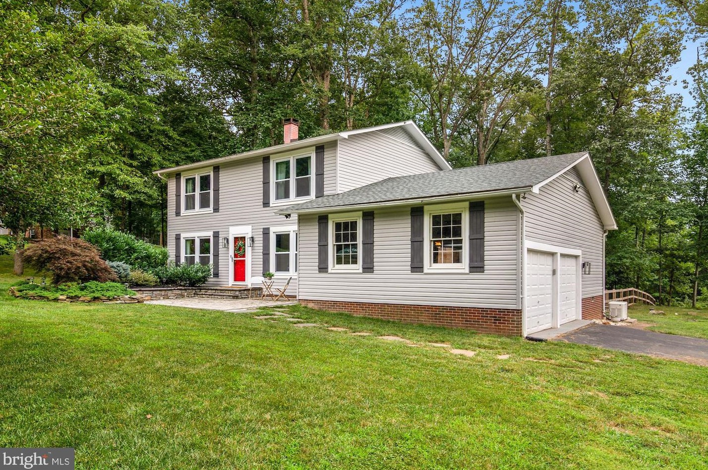 6197 Edwards Dr, Broad Run, VA 20137-1905