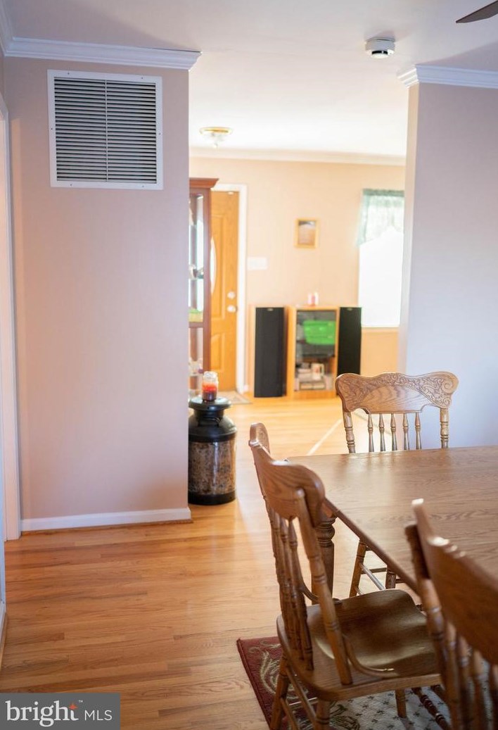 14583 Snake Castle Rd, Sumerduck, VA 22742