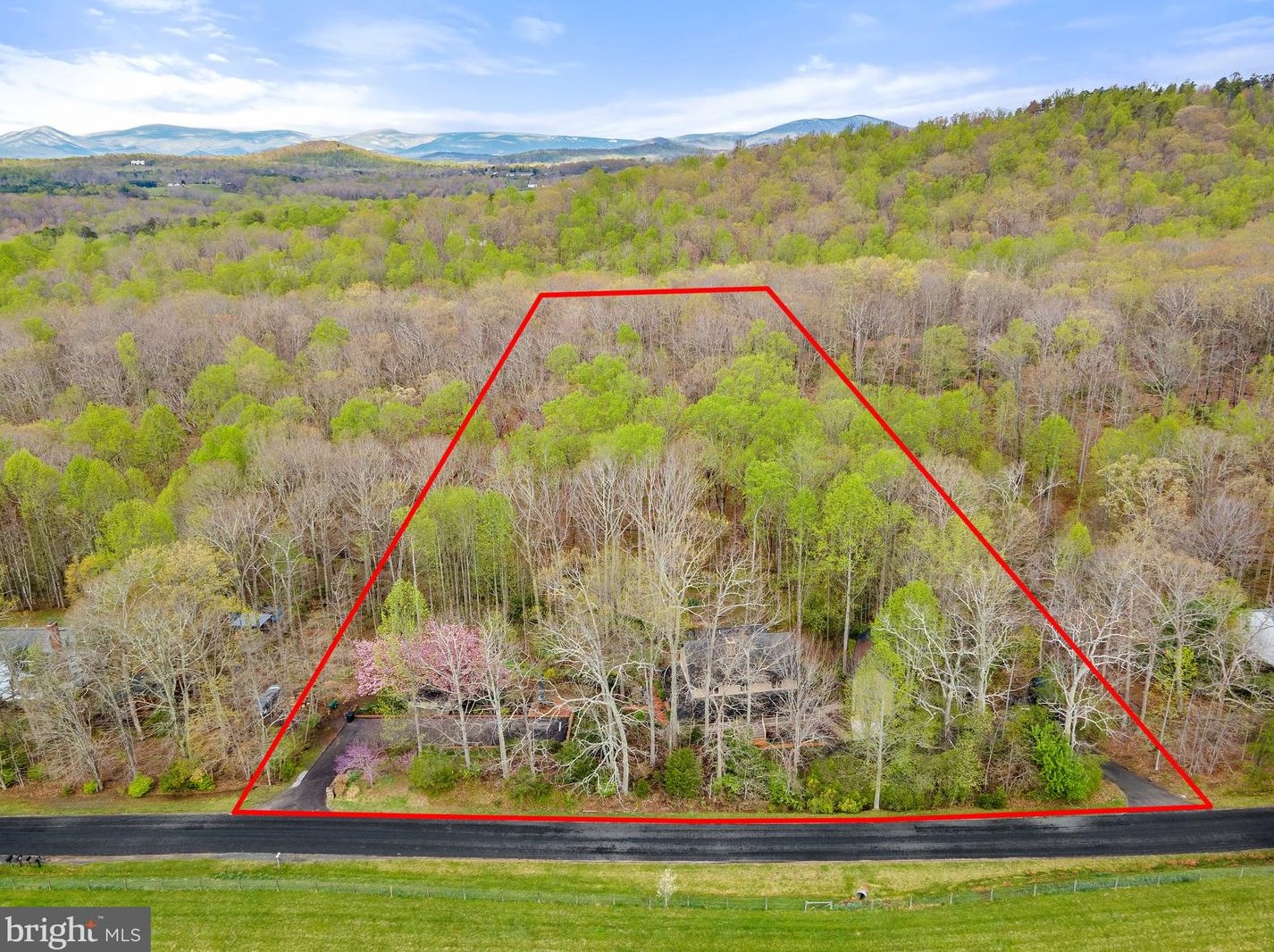 5918 Free State Rd, Marshall, VA 20115