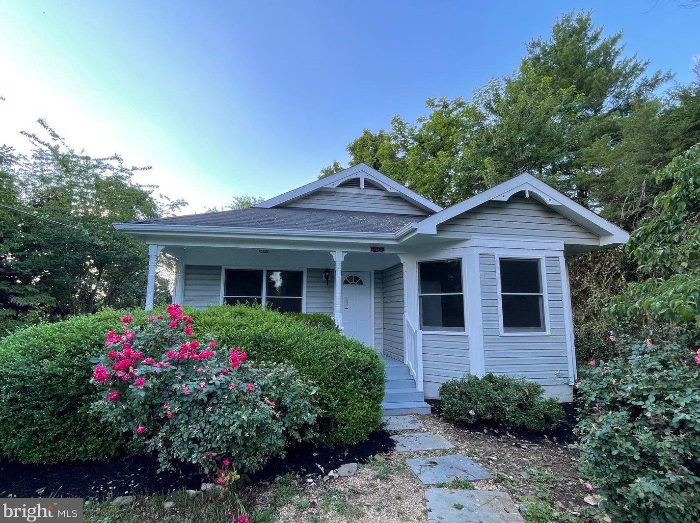 8466 Emerald Ln, Marshall, VA 20115