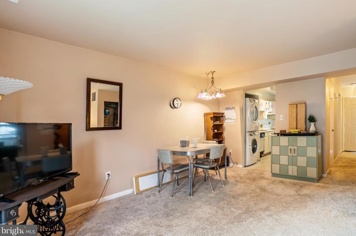 1 Kingsbridge Ct, Warrenton, VA 20186-3822