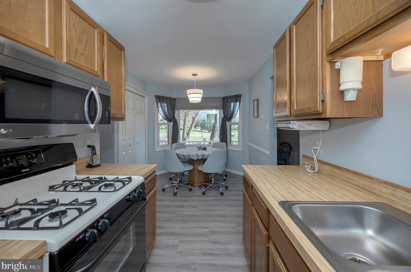 7136 Westmoreland Dr, Warrenton VA  20187-4452 exterior