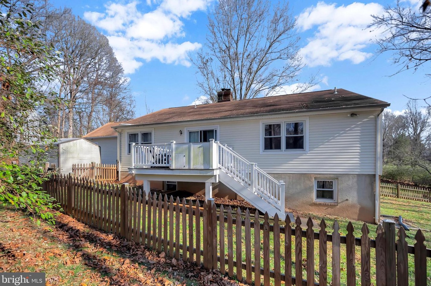 7136 Westmoreland Dr, Warrenton VA  20187-4452 exterior