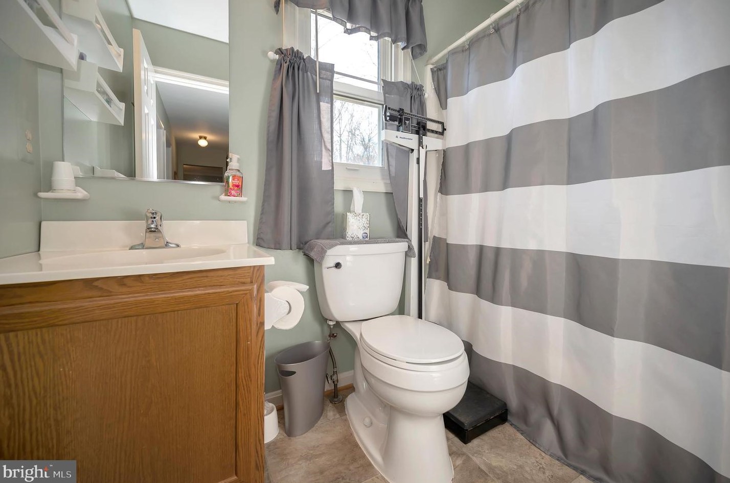 7136 Westmoreland Dr, Warrenton VA  20187-4452 exterior