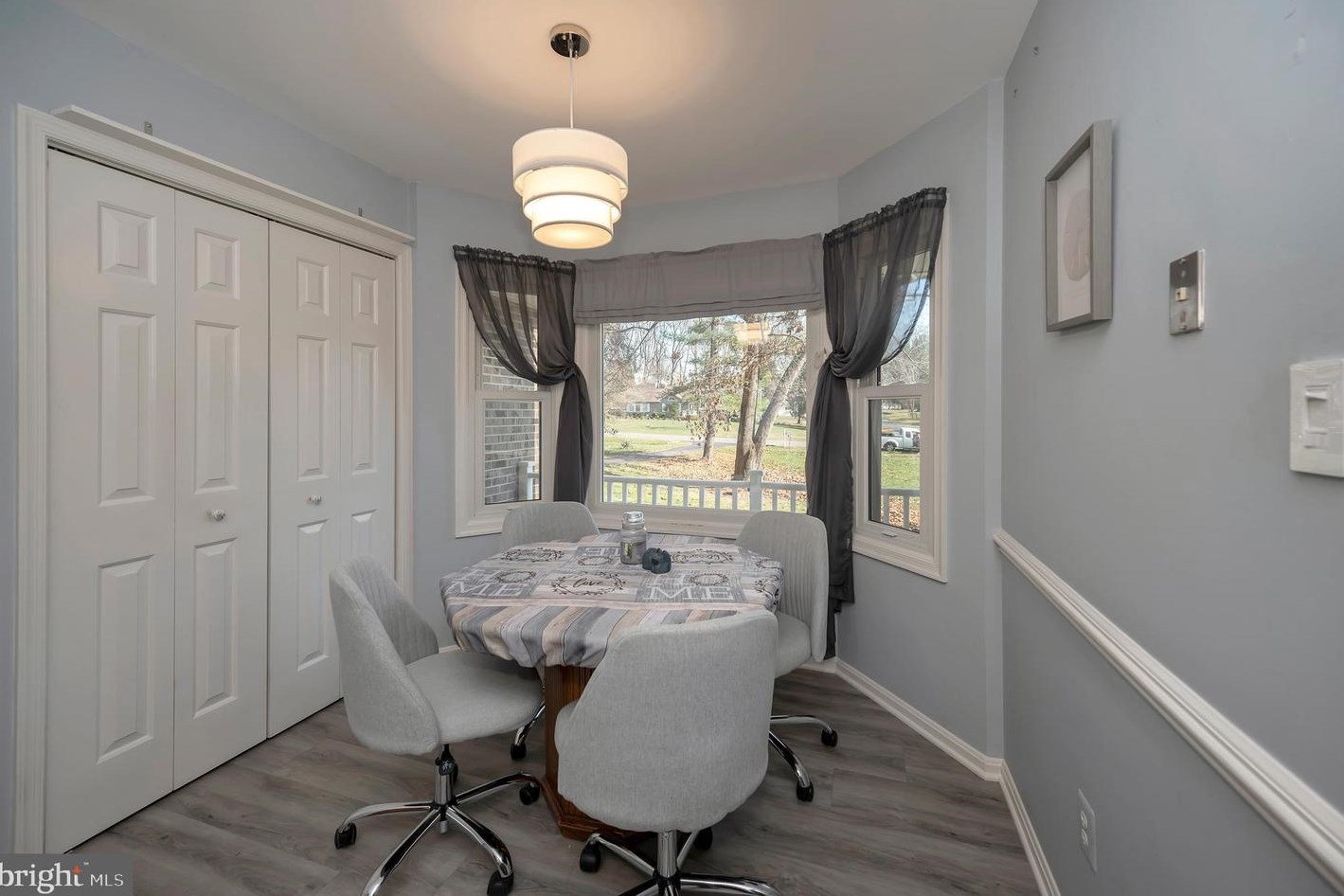 7136 Westmoreland Dr, Warrenton VA  20187-4452 exterior