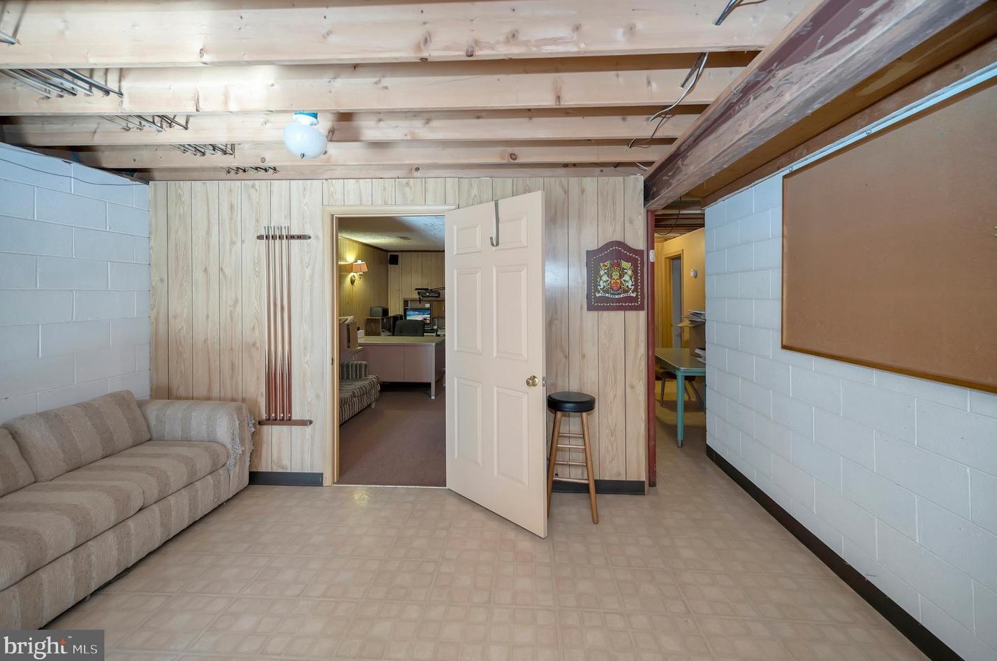 7136 Westmoreland Dr, Warrenton VA  20187-4452 exterior