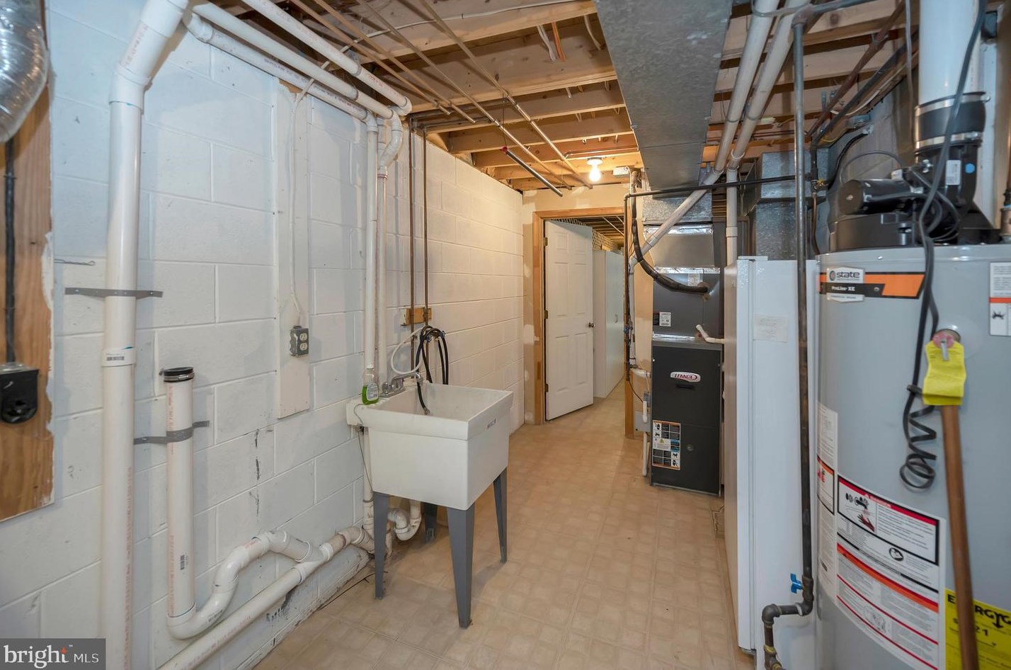 7136 Westmoreland Dr, Warrenton VA  20187-4452 exterior