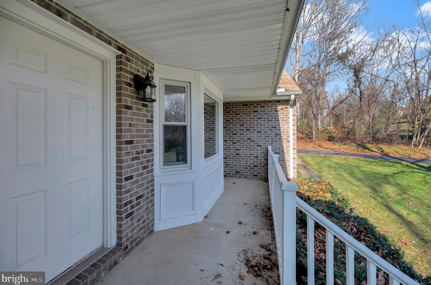 7136 Westmoreland Dr, Warrenton VA  20187-4452 exterior