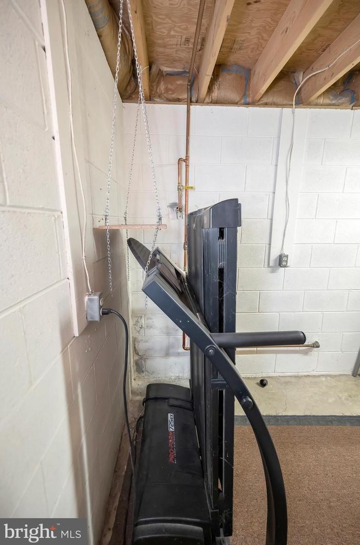 7136 Westmoreland Dr, Warrenton VA  20187-4452 exterior