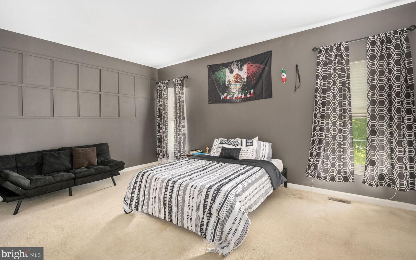 256 Sapphire Ct, Warrenton VA  20186-4340 exterior