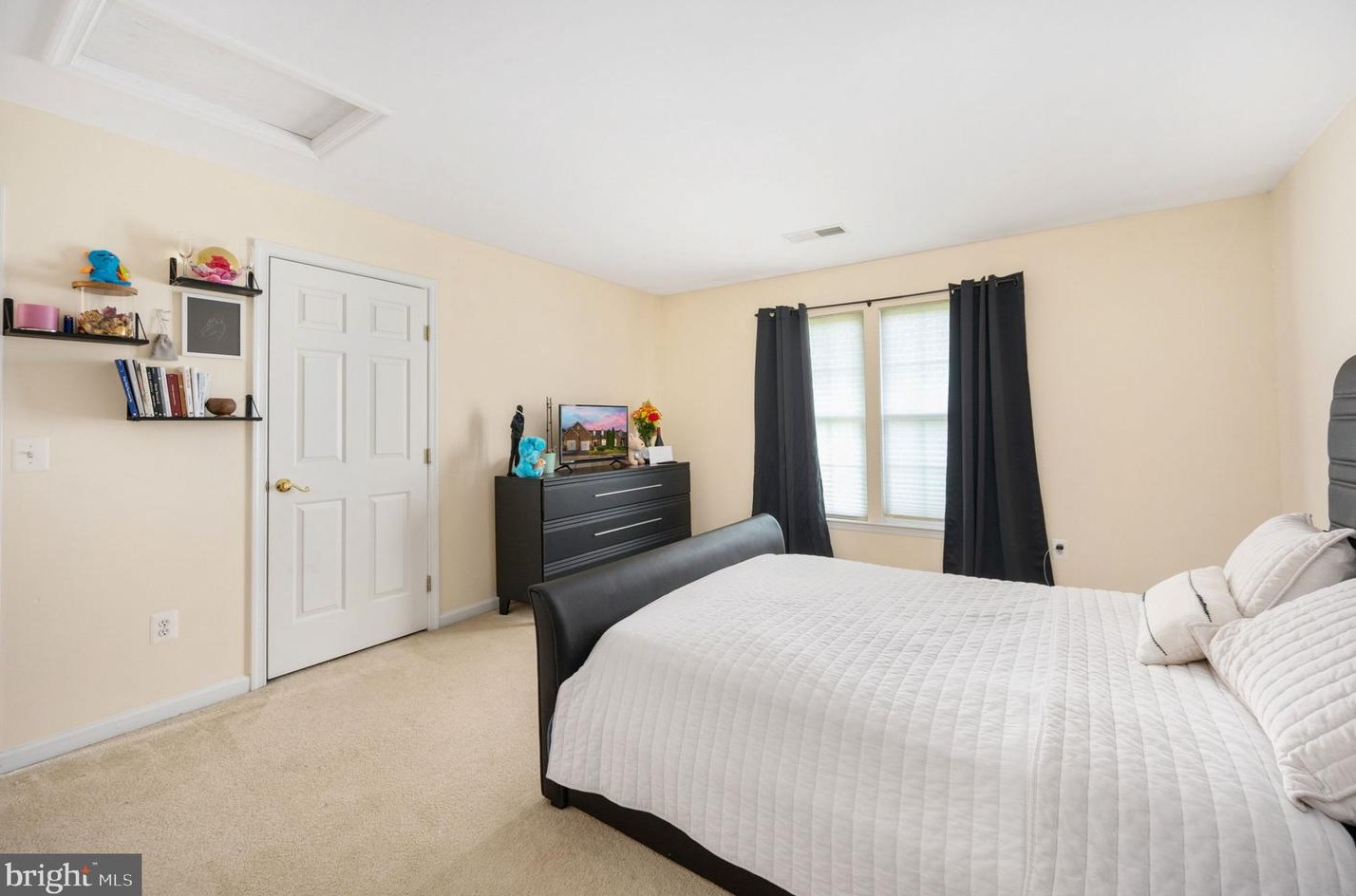 256 Sapphire Ct, Warrenton VA  20186-4340 exterior