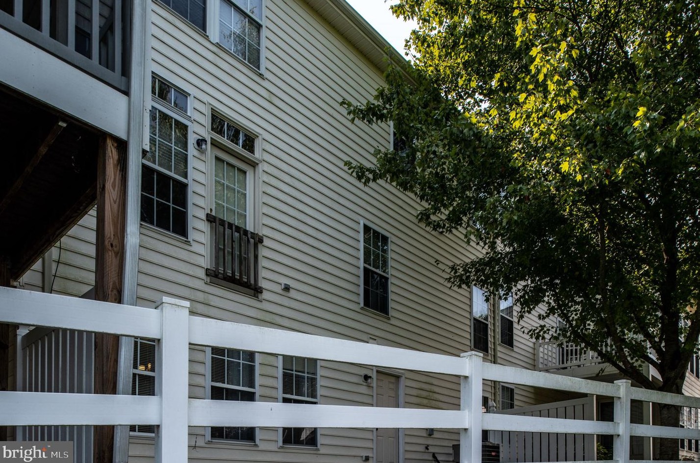 256 Sapphire Ct, Warrenton VA  20186-4340 exterior