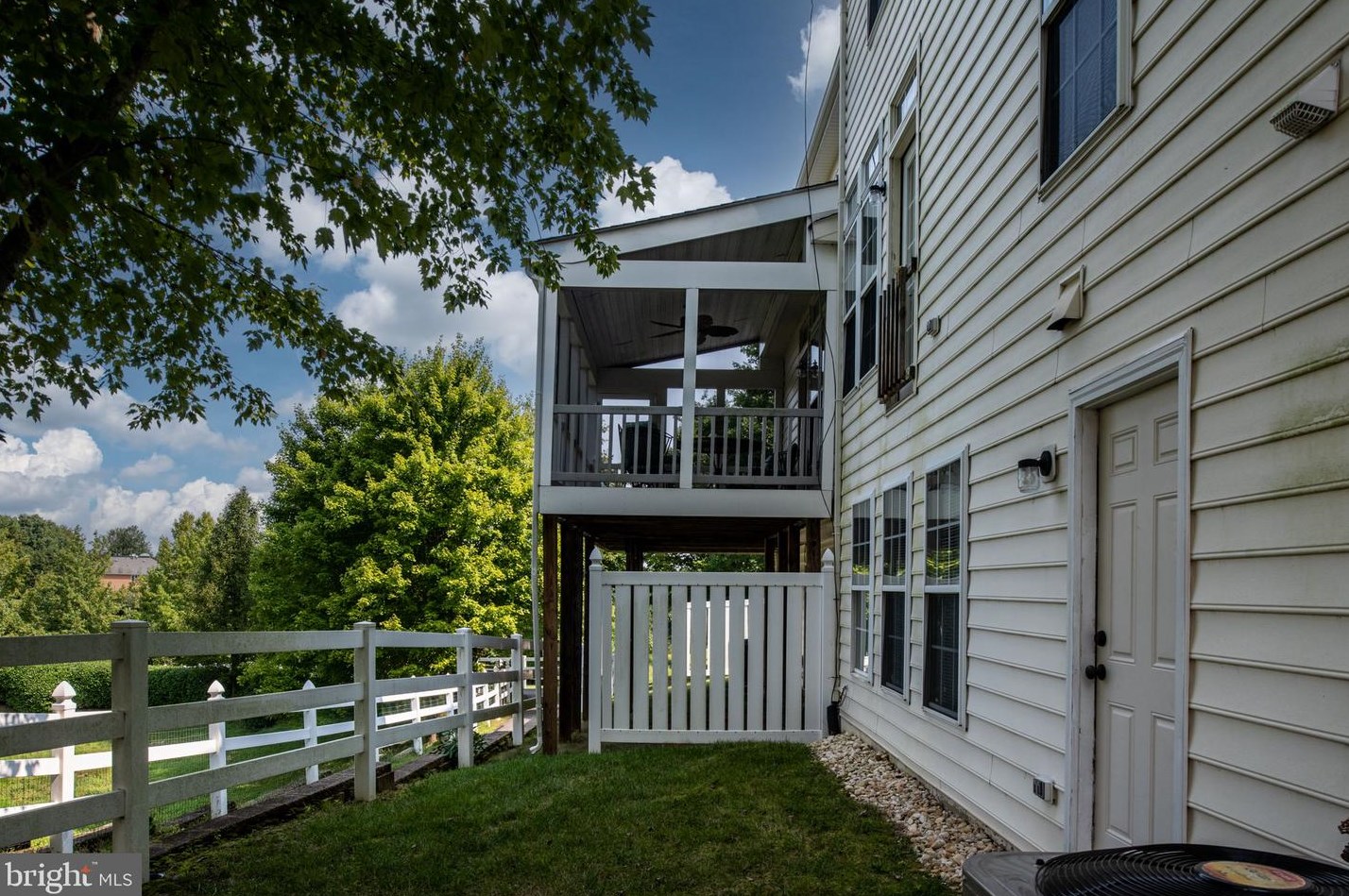 256 Sapphire Ct, Warrenton VA  20186-4340 exterior