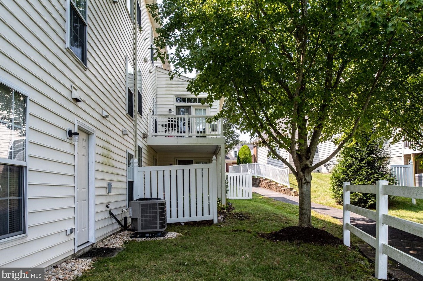 256 Sapphire Ct, Warrenton VA  20186-4340 exterior