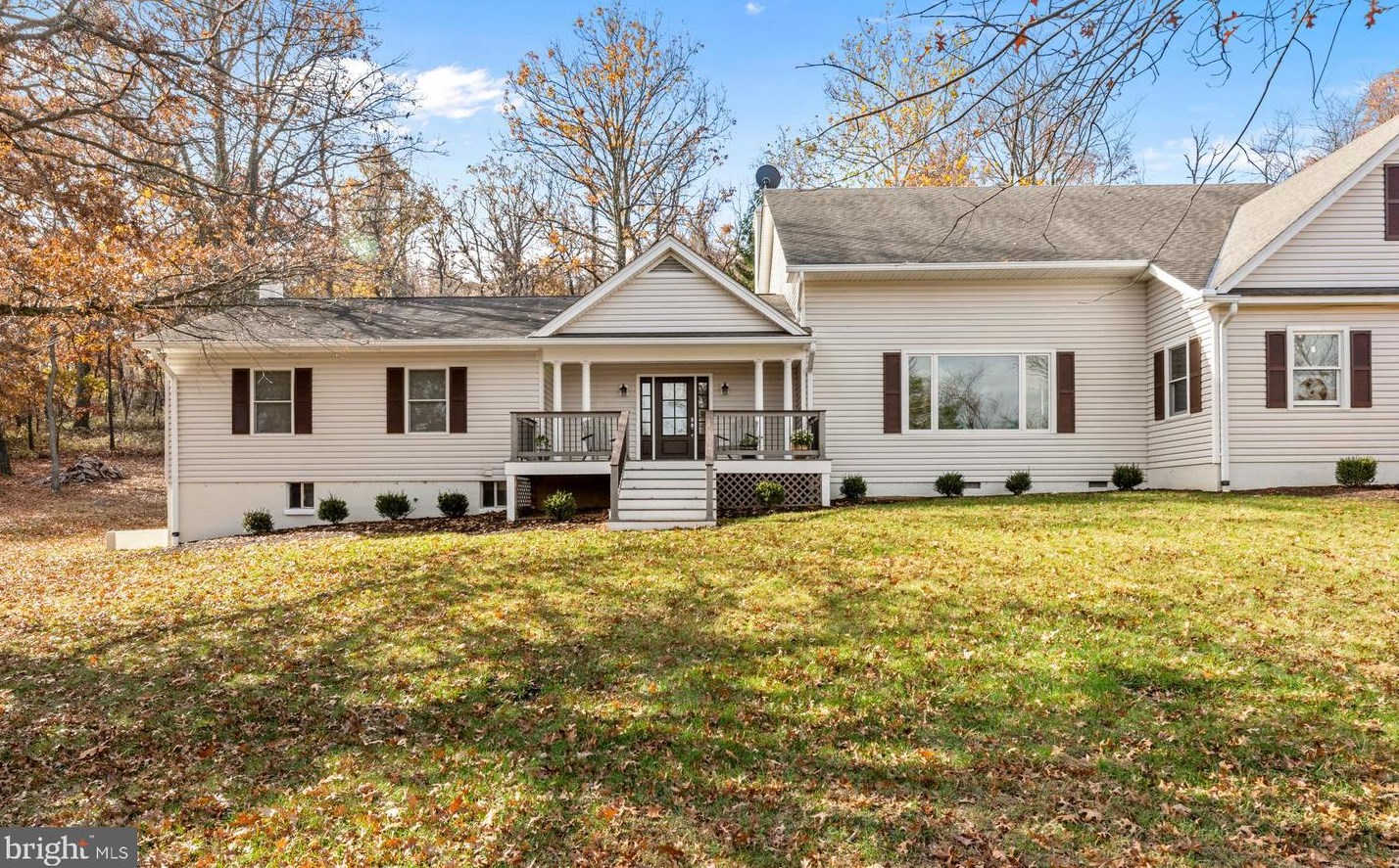 10155 John S Mosby Hwy, Upperville VA  20184-1740 exterior